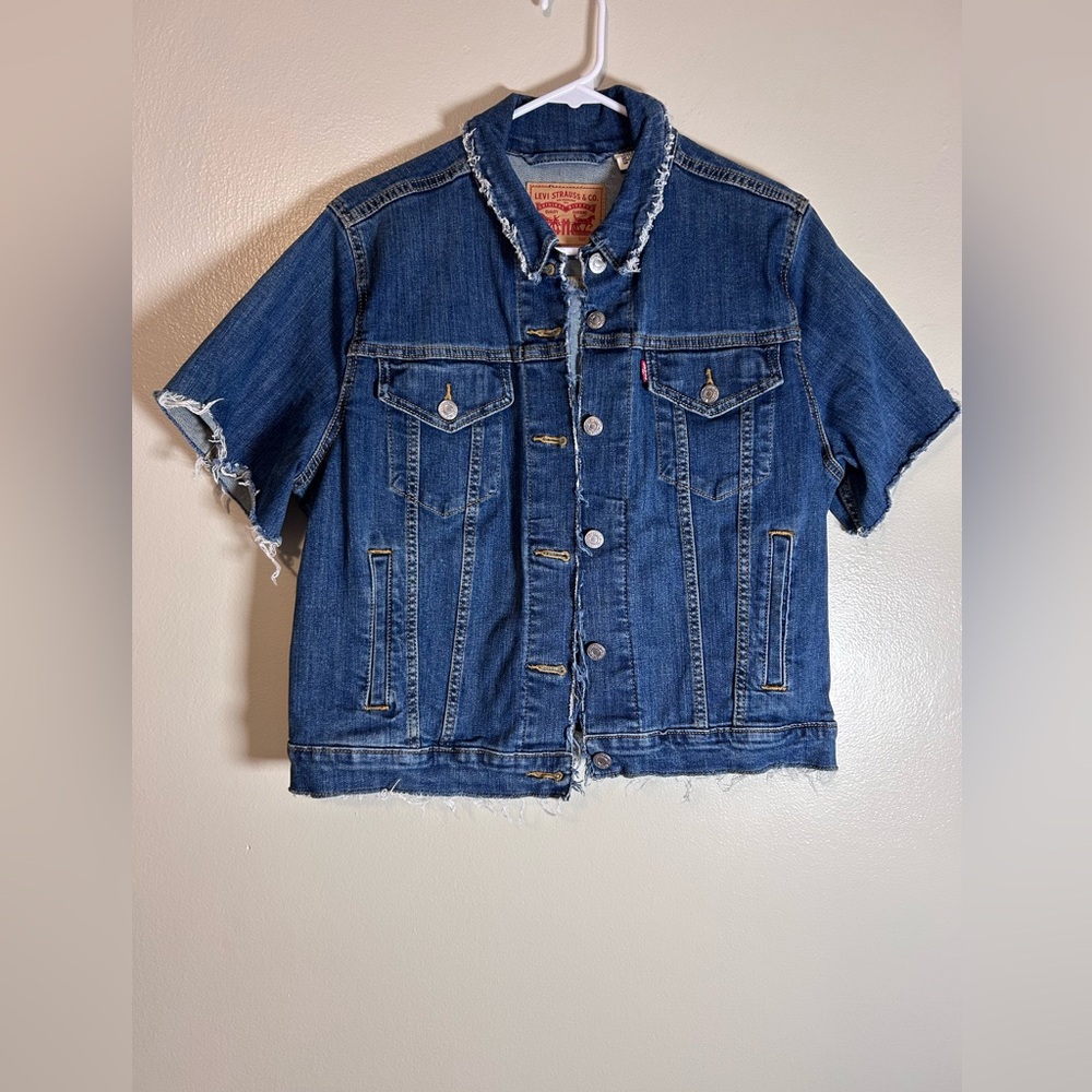 Levi's Trucker Jacket distressed raw hem sleeves cut off size XL